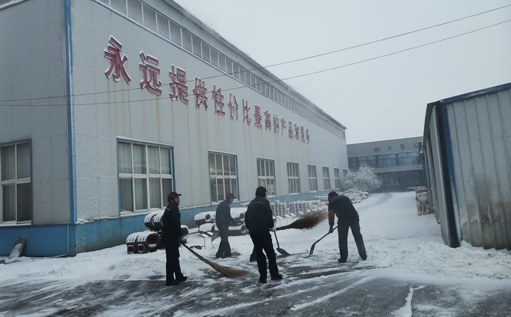 寒風中，雪地里，他們的身影多么美麗.jpg