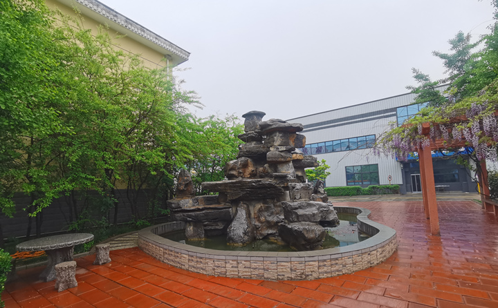 處理農(nóng)林廢棄物，變樹枝為燃料顆粒，節(jié)能環(huán)保，一起保衛(wèi)我們的藍天白云.jpg