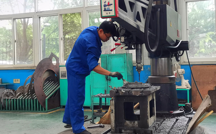景重洋2014年—至今，就職于山東金格瑞機(jī)械有限公司，任職顆粒機(jī)鉆床班組長(zhǎng)，工作積極主動(dòng).jpg